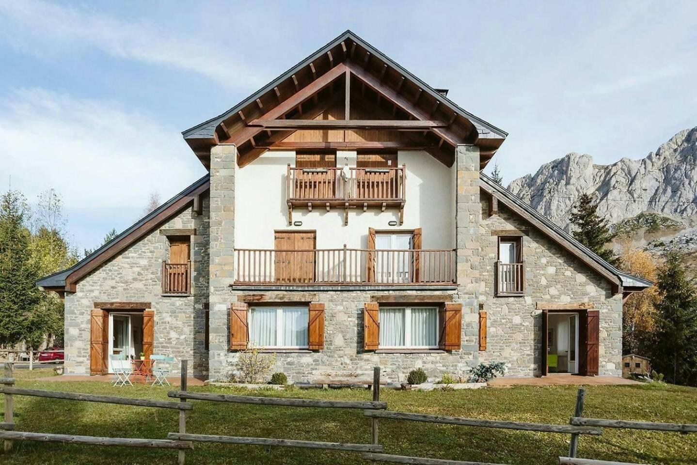 Olympia Tus Mascotas Son Bienvenidas Formigal Extérieur photo